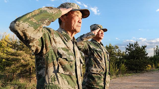 “立正！”將軍下達(dá)命令 百萬“雄兵”精神抖擻