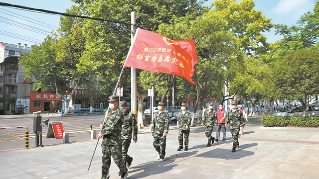 “張富清老兵志愿服務(wù)隊”活躍荊楚大地