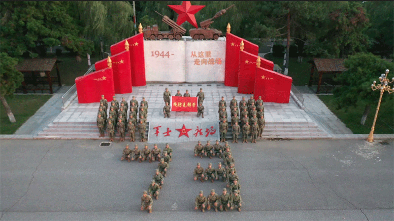 官兵唱響《歌唱祖國》 為祖國慶生