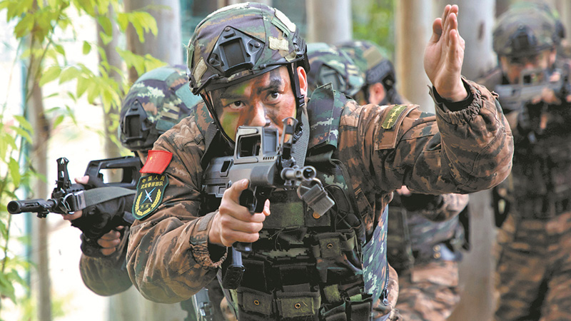 武警廣西總隊(duì)機(jī)動(dòng)支隊(duì)參謀邱健強(qiáng)軍精武掠影