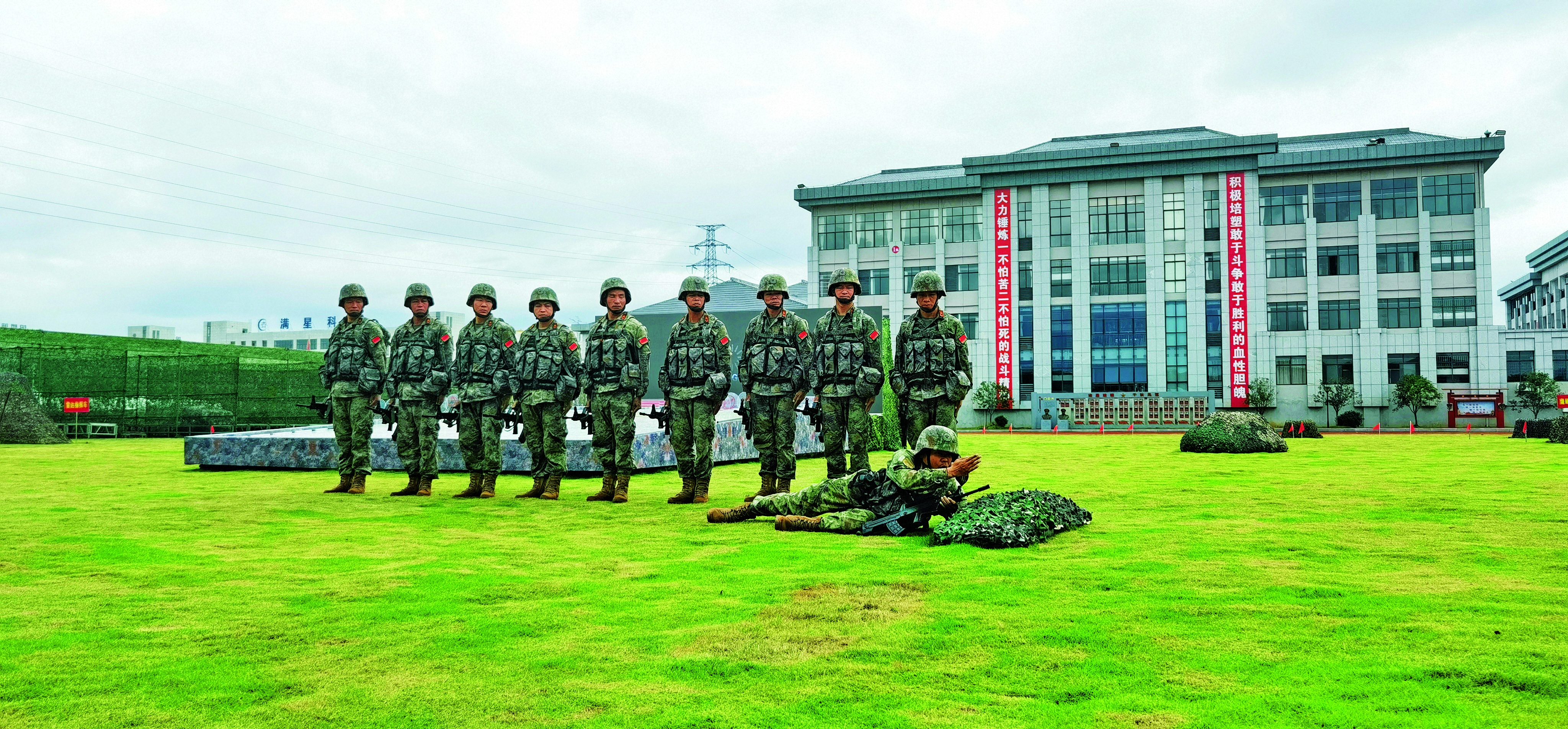 江西省贛州軍分區(qū)組織民兵單兵戰(zhàn)術(shù)基礎(chǔ)科目教學(xué)，劉德超攝