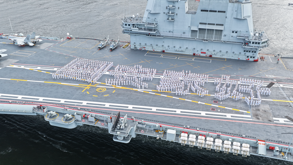 東方之珠 祖國之艦——海軍山東艦航母編隊訪問香港首日見聞