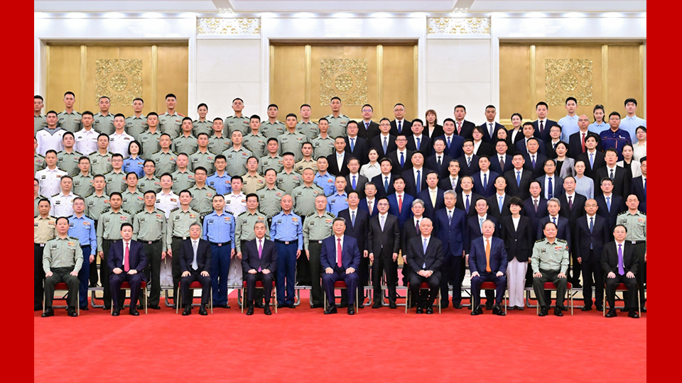 習(xí)近平親切接見抗戰(zhàn)勝利80周年紀(jì)念活動籌辦工作各方面代表